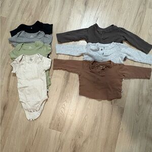 The Honest Company || 18 m || bundle of baby clothes